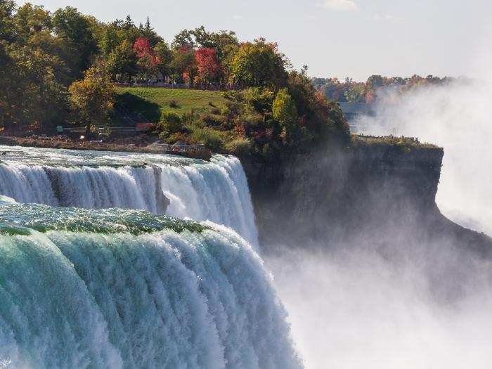The Niagara Falls , USA and Canada border