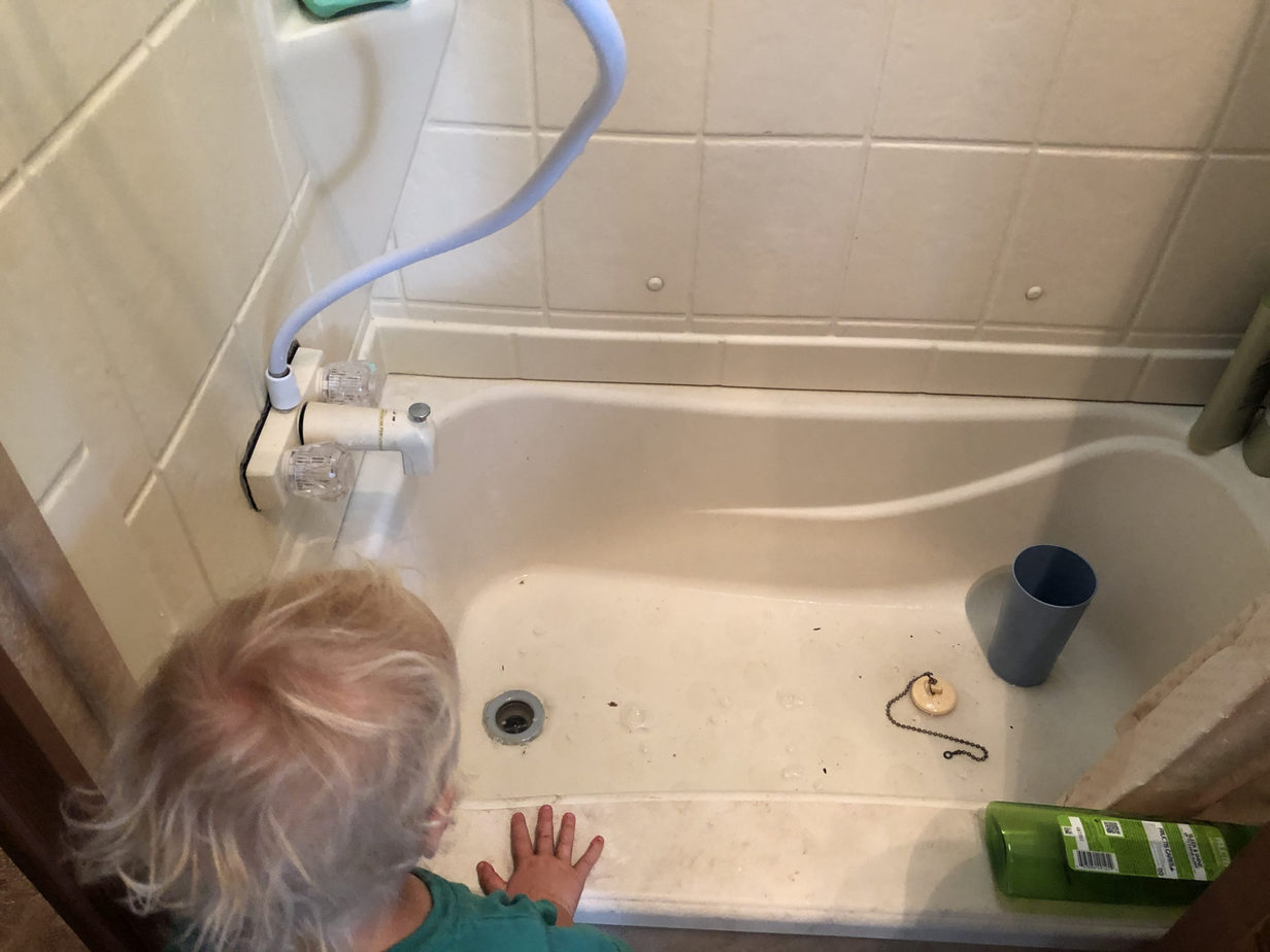 A child facing an RV tub