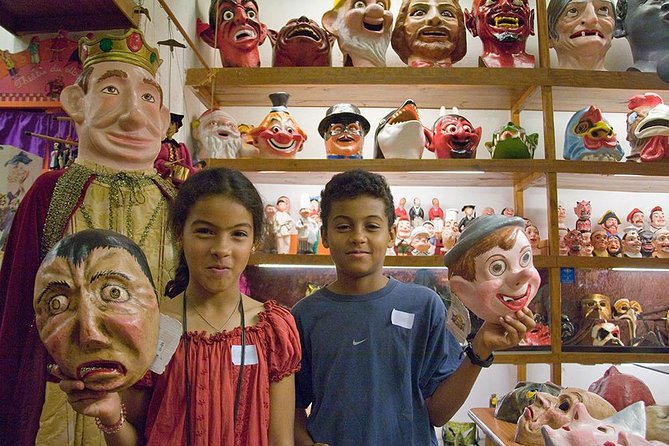 Kids and family gothic quarter walking tour in barcelona discovering the gothic quarter through young eyes