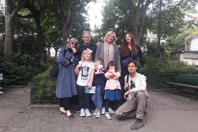 Family Treasure Hunt in Montmartre - Stop 1: Montmartre