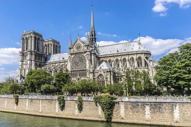 Paris Private Family Tour - City Highlights & the Best Museum for Kids - Highlights of the Paris Private Family Tour