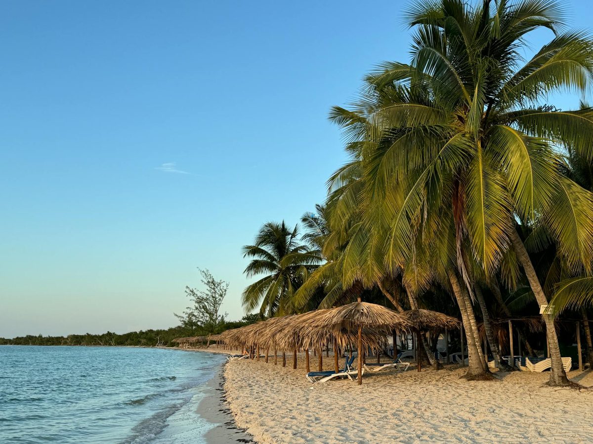 Turquoise water and white sand on a Caribbean beach
