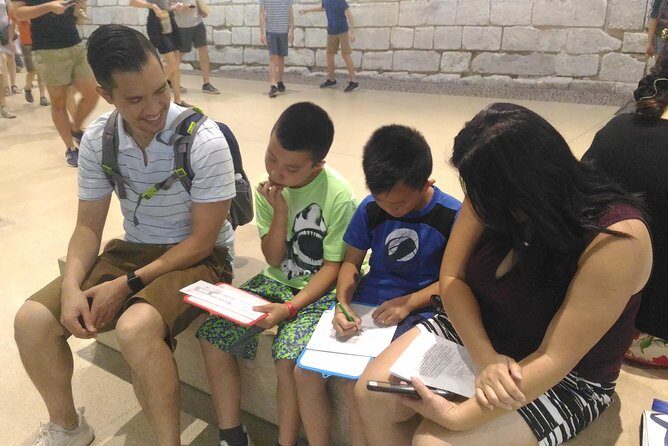 1h30 - Louvre Highlights optional 'families with kids' - Eng/Esp - Meeting at the Louvre Pyramid: how to start smoothly