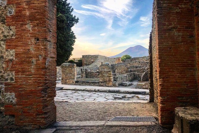 2.5-Hour Guided Tour of Pompeii with an Archaeologist - Skip the Line at Pompeii: The Real Value of Getting In Fast