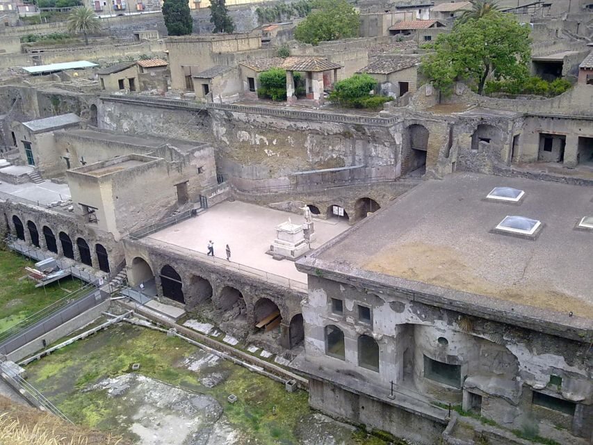 2-Hour Private Tour of the Ruins of Herculaneum - The first jaw-drop: the marina and the 300-skeleton moment