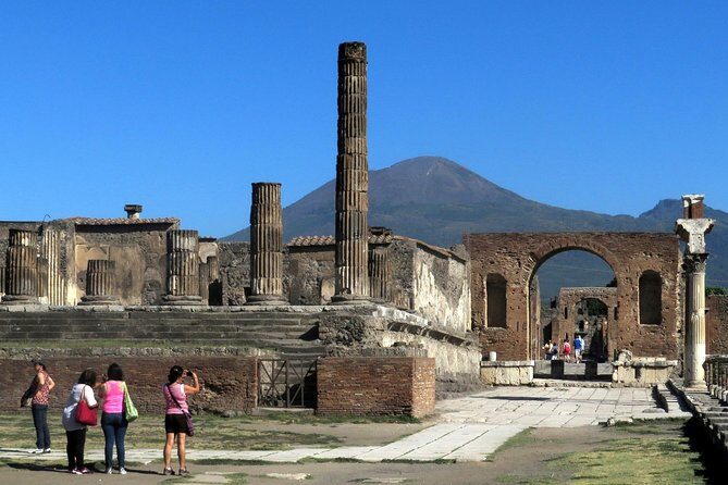 2 hours Pompeii Tour with Local Historian - Ticket Included - Meeting at Fortuna Village Pompei and getting there
