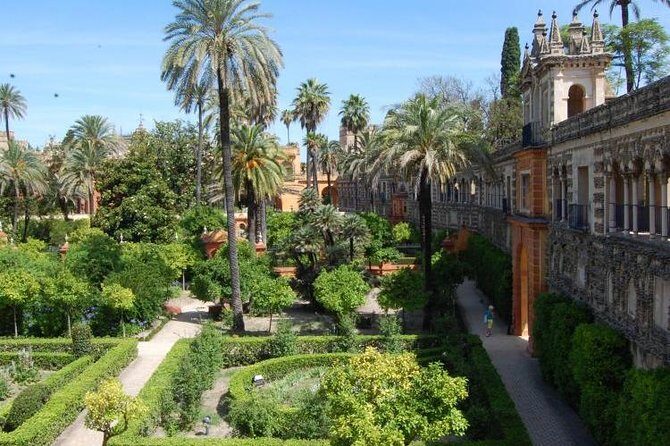 Alcázar and Jewish Quarter Guided Walking Tour in Seville - Alcázar highlights you should look for: chambers, courtyards, gardens