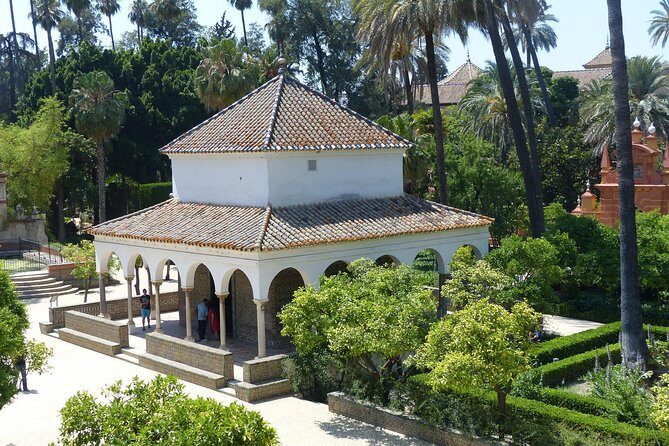Alcázar and Jewish Quarter Guided Walking Tour in Seville - Walking reality check: pace, group size, and hearing the guide