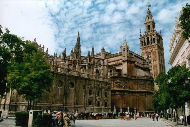 Alcazar, Cathedral and Giralda of Seville with entrance fee included - Seville Cathedral: walking in with a map in your head