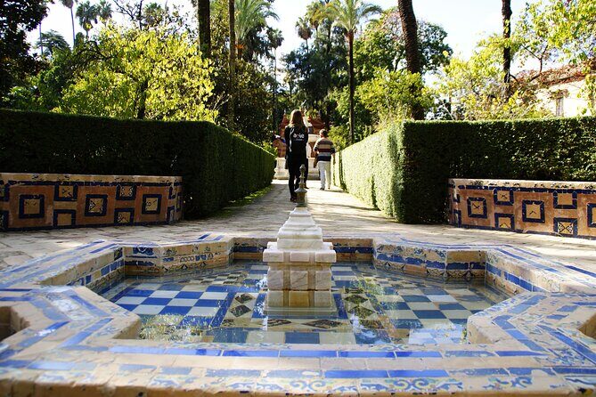 Alcazar & Cathedral of Seville Exclusive Group, max. 9 travelers - The radio guide: hearing the story without sprinting