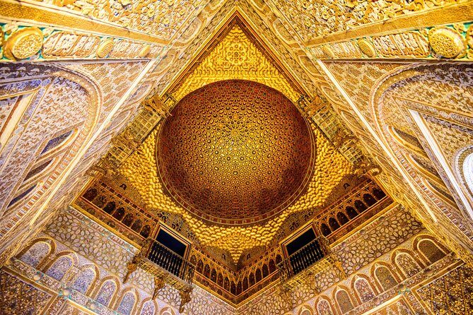 Alcazar of Seville Exclusive Group, max. 9 travelers - Gardens of the Reales Alcázares (about 15 minutes): peacocks and shade breaks