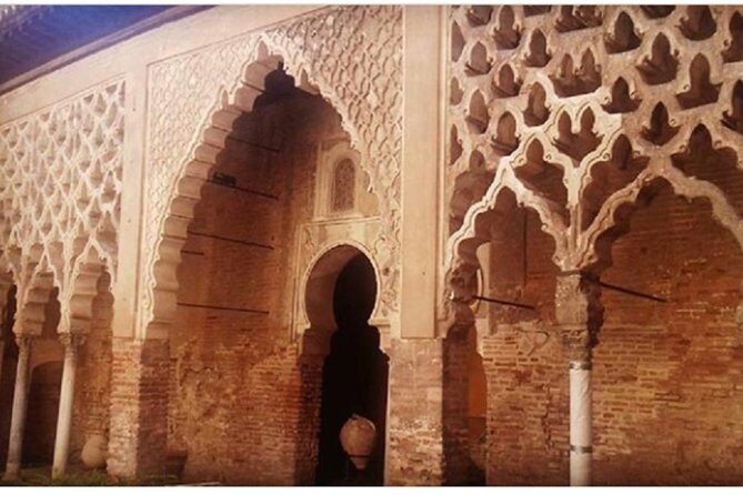 Alcázar Of Seville Private Tour - Getting started at Plaza del Triunfo: easy, central, and walkable
