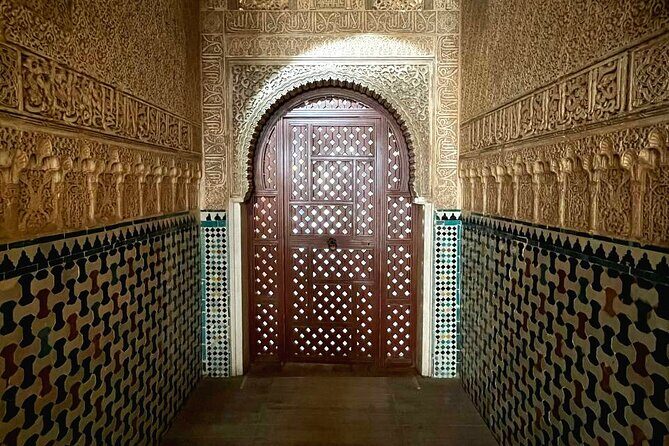 Alhambra and Nasrid Palaces Guided Tour with Tickets - Guide Style Makes or Breaks Alhambra