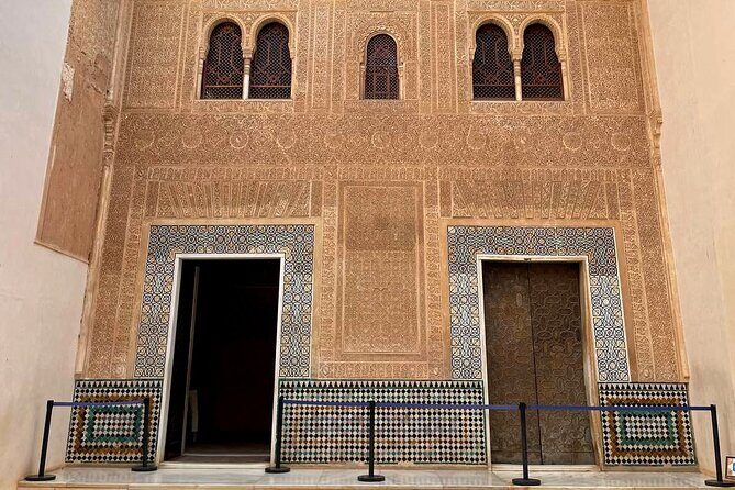 Alhambra and Nasrid Palaces Guided Tour with Tickets - Timing, Transportation, and What to Bring