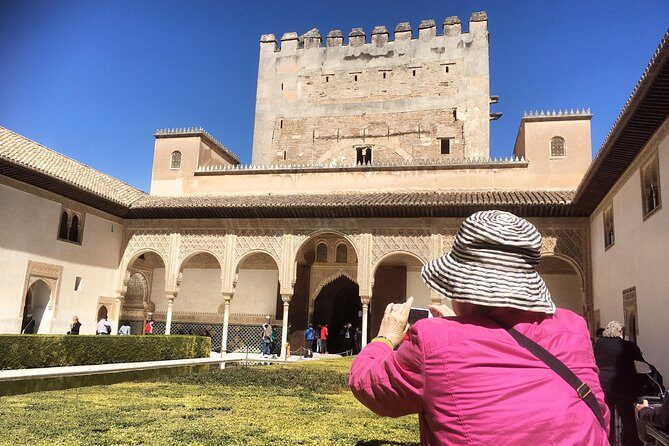 Alhambra and Nasrid Palaces Ticket with Audioguide - Stop 2: Generalife gardens—your calm break inside the chaos