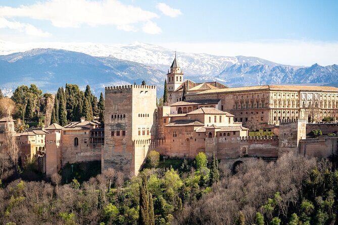 Alhambra Private Tour: Nasrid Palaces, Alcazaba and Generalife - Stop 1: Generalife gardens and palace retreat in 1 hour