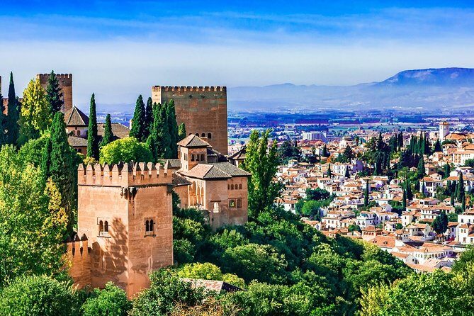 Alhambra Skip-the-line Private Tour including Nasrid Palaces - The guide is the real value: how English explanations change everything