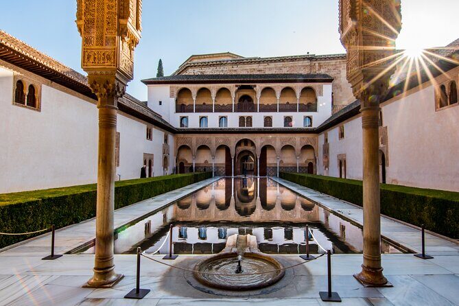 Alhambra Tour and Nazaries Palaces with Hammam Massage Experience - Nasrid Palaces: where the artistry does the talking