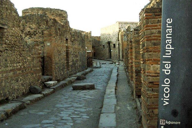 Amalfi Coast: Pompei & Vesuvius small group with Skip the line tickets - The small-group perks: headsets, live commentary, and pacing