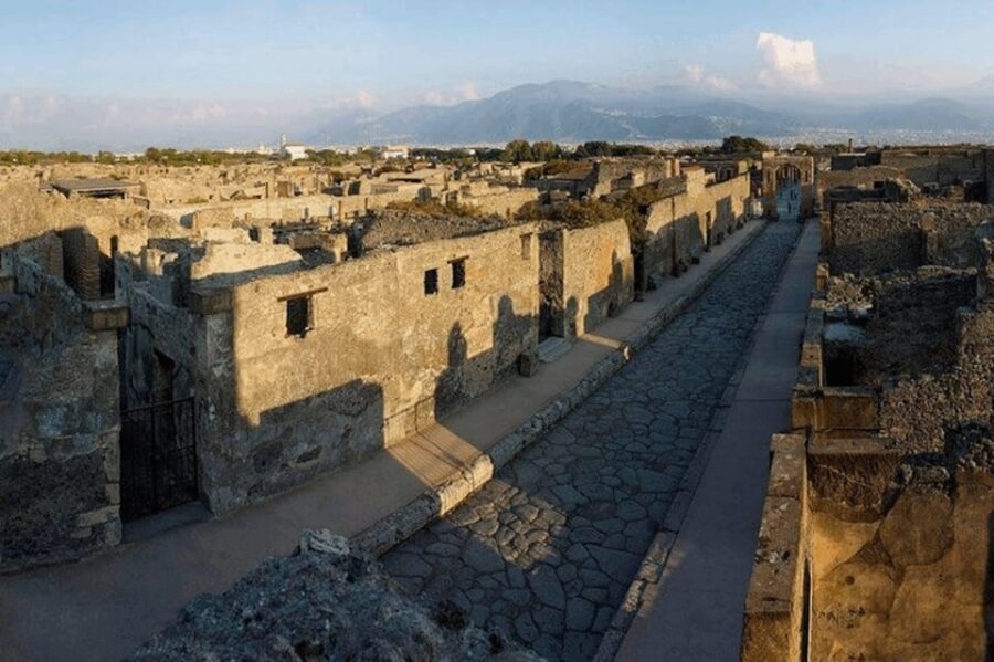 Amalfi Coast: Pompeii Guided Tour with Skip-the-Line Entry - From Amalfi Pickup to Pompeii: the point of this day trip