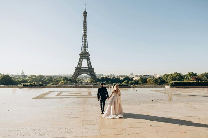 Around the Eiffel Tower Walking Tour with Selfie & Photoshoot - Who should book this Eiffel Tower selfie and photo walk?