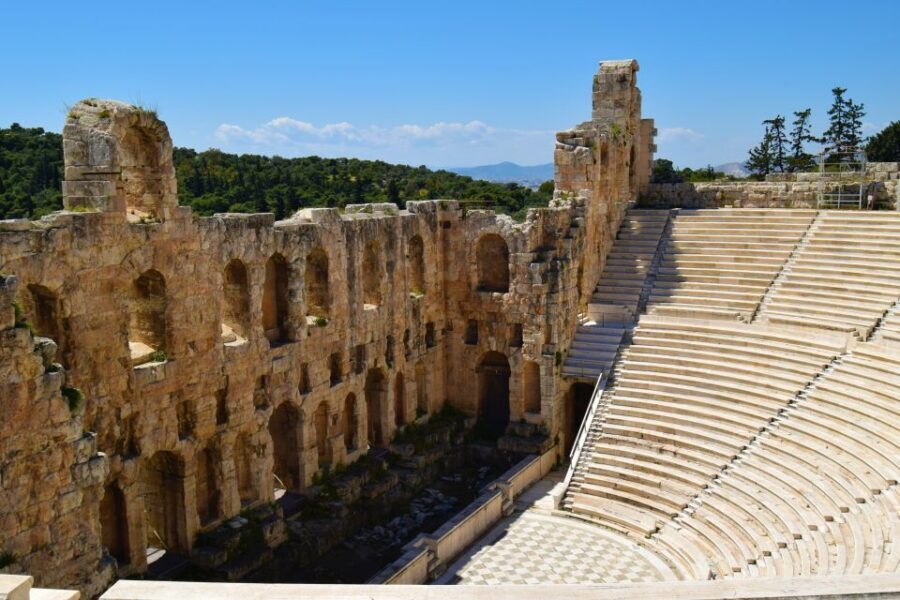 Athens: The Acropolis and Acropolis Museum Tour in Dutch - Climbing the sunny slope: from Herodion to the Propylaea