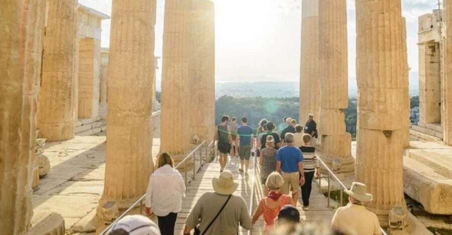 Athens: The Acropolis Walking Group Tour with a French Guide - Why an Acropolis evening walk is smarter than a midday scramble