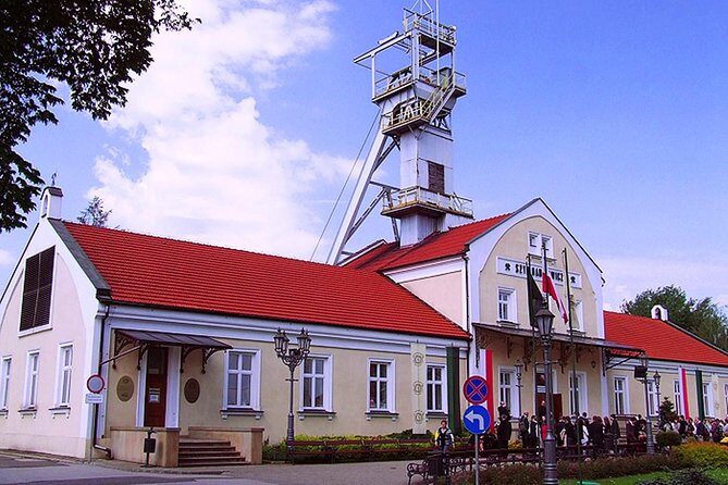 Auschwitz-Birkenau and Salt Mine Full day tour - Practicalities that affect your day (and your comfort)