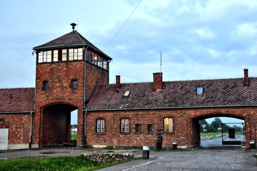 Auschwitz-Birkenau: Guided Tour and Skip-The-Line Ticket - Auschwitz I (first phase): using the time well