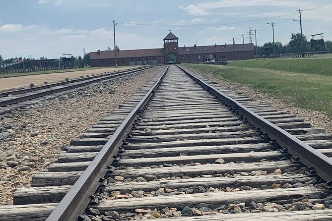 Auschwitz-Birkenau guided tour from Krakow with a private transport - Practical prep before your morning pickup