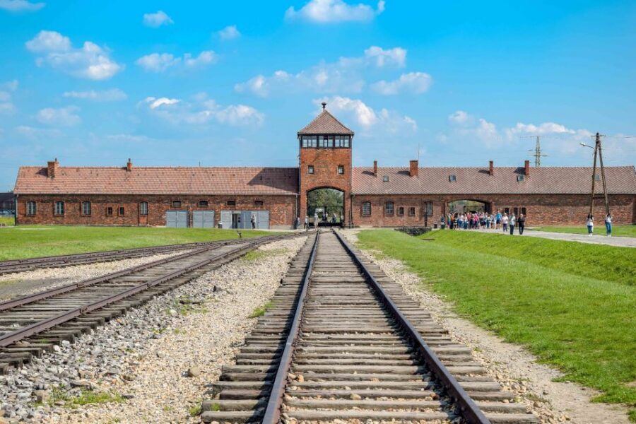 Auschwitz-Birkenau: Skip-the-Line Ticket and Guided Tour - Auschwitz I Museum: How the Guide Helps You Make Sense of What You See