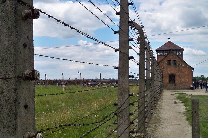 Auschwitz-Birkenau & Wieliczka in one day (Guided tour) - Getting back to Krakow: comfort, breaks, and food planning