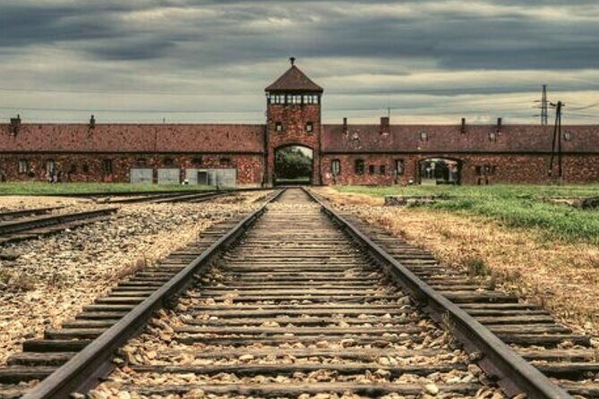 Auschwitz day tour from Warsaw by private car with lunch - Lunch Included: Fuel for a Day That Doesn’t Pause
