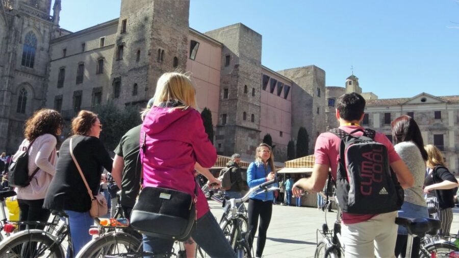 Barcelona: Bike Tour & Sagrada Familia Skip-the-Line Tickets - Meeting by the fountain and what to bring for an easy start