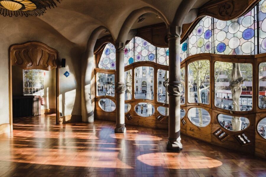 Barcelona: Discover Gaudí, Sagrada Familia, and Park Güell - Inside Casa Batlló: the practical way to see the details