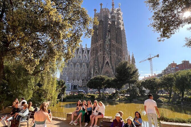 Barcelona Full Day: Sagrada Familia and the 3 Gaudí Houses - A tight 10:00 start that ends where it begins
