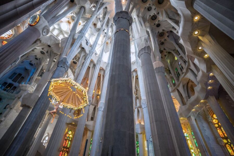 Barcelona: Guided Tour of Sagrada Familia - Meeting Point and Getting There Without Stress
