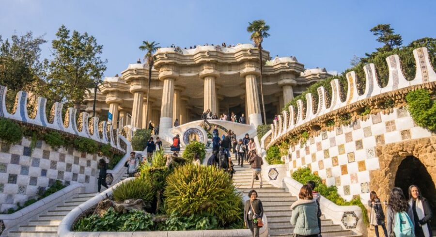 Barcelona: Park Güell & Sagrada Familia Guided Tour - Sagrada Família inside: how the guided 75 minutes pays off