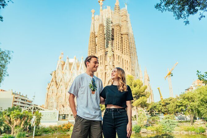 Barcelona : Private Photoshoot Outside Sagrada Familia - Stop 1 at Sagrada Familia: getting flattering angles without crowd chaos