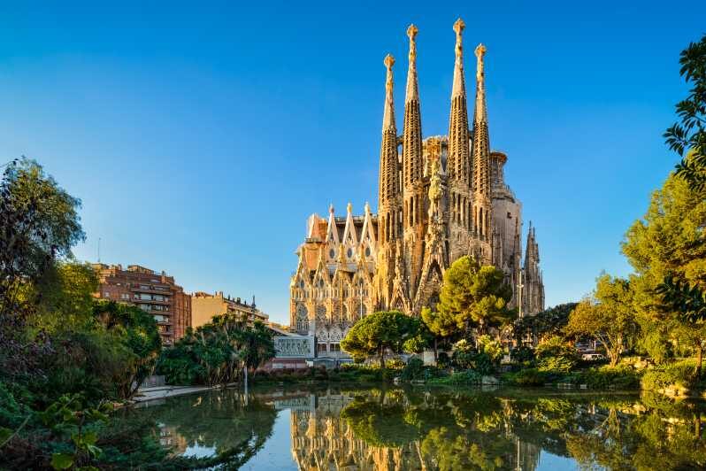Barcelona Private Tour: Sagrada Familia,Park Güell & Pedrera - Montjuïc viewpoints and Olympic-era Barcelona in one vehicle ride