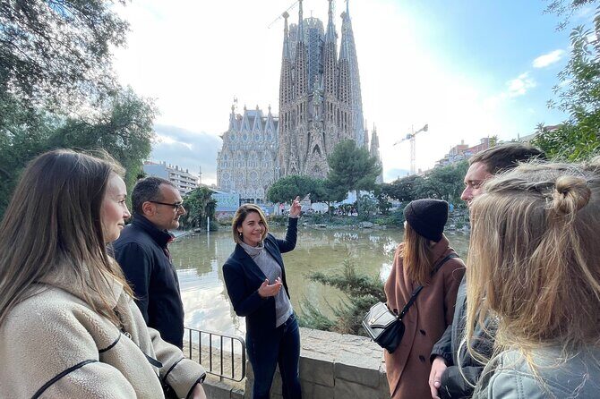 Barcelona Sagrada Familia and Guell Park drink and tapa - Stop 1: Park Güell—mosaics, Gaudí’s home, and the best photo pockets