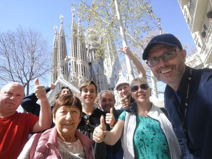 Barcelona: Sagrada Familia and Park Güell with Hotel Pickup - L’Eixample and Passeig de Gràcia: where Gaudí takes the stage