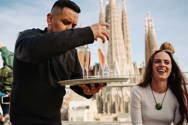 Barcelona: Sagrada Familia Evening Tour with Cava - An evening Sagrada Familia start with cava and tower views