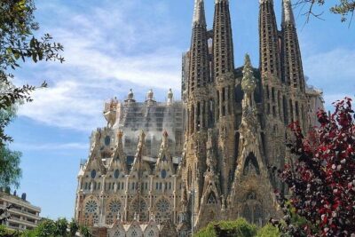 Sagrada Familia Fast Track Tour with Tower Option