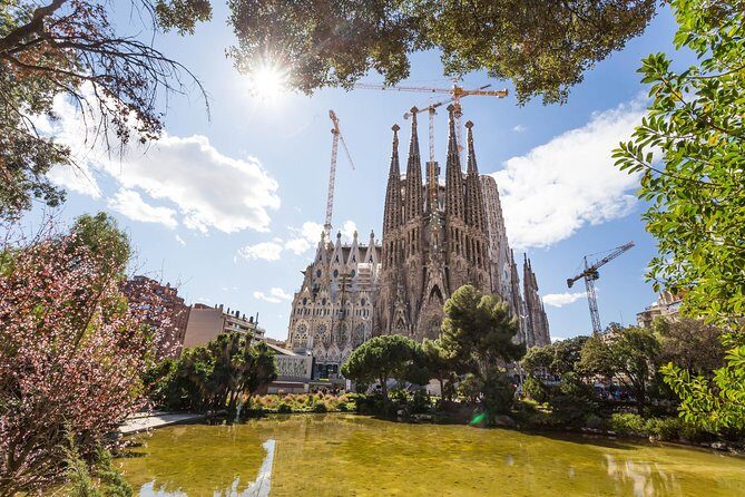 Barcelona: Sagrada Familia Guided Tour with Fast Track Access - The Stop-by-Stop Flow: What You’ll Do and What You’ll Skip