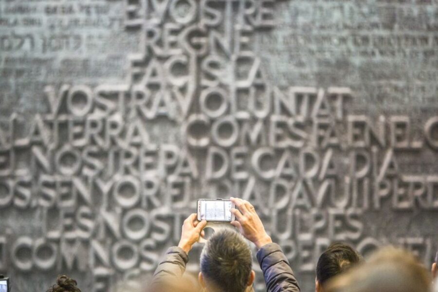 Barcelona: Sagrada Familia Guided Tour with Tower Access - Tower access: the view is great, but read the rules first