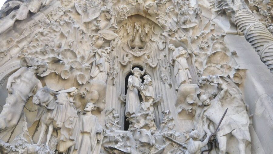 Barcelona: Sagrada Familia & Montserrat Full-Day with Pickup - Santa Maria de Montserrat: monastery time and Catalan identity