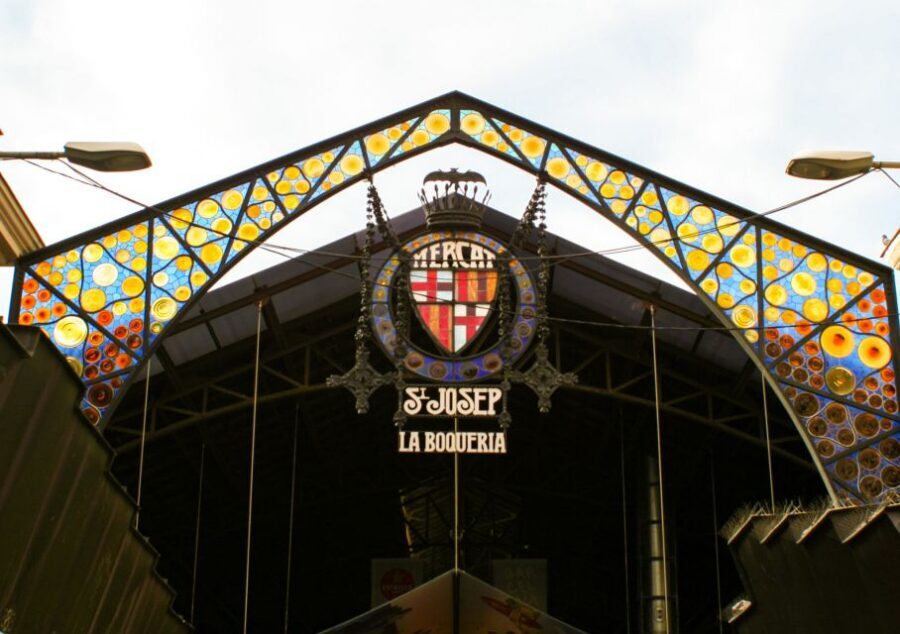 Barcelona: Sagrada Familia, Park Güell and Old Town Tour - Montjuïc Hill views and the 1992 Olympic venues