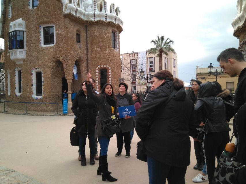 Barcelona: Sagrada Familia & Park Güell Guided Tour & Ticket - Sagrada Família: the façade contrast you’ll actually notice