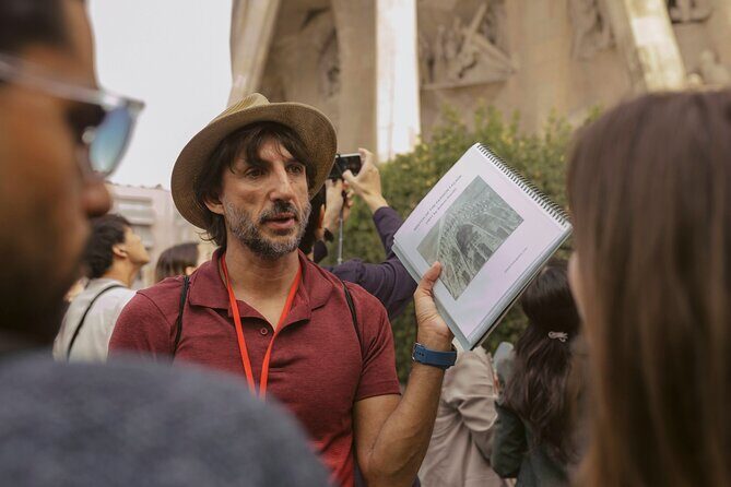 Barcelona: Sagrada Familia Semi-Private Guided Tour - Free Time Inside: How to Use It Smartly